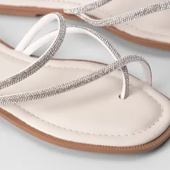 Rasteira Penélope Tiras Cruzadas Strass Off White