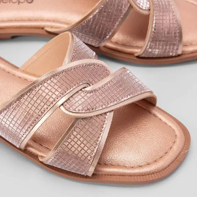 Rasteira Penélope Tira Cruzada Brilho Rose Gold