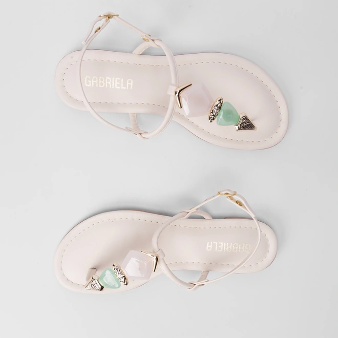 Sandália Rasteira Gabriela Detalhe Pedraria Off White