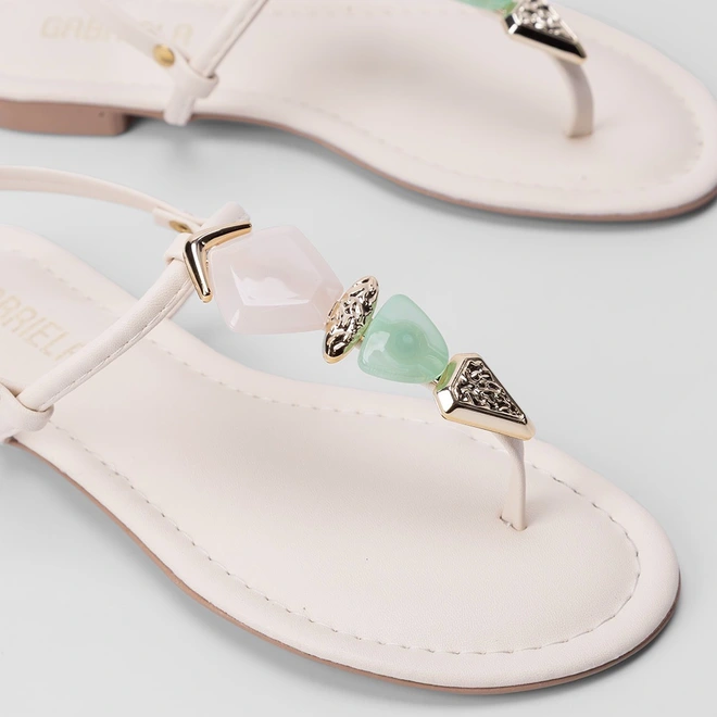 Sandália Rasteira Gabriela Detalhe Pedraria Off White