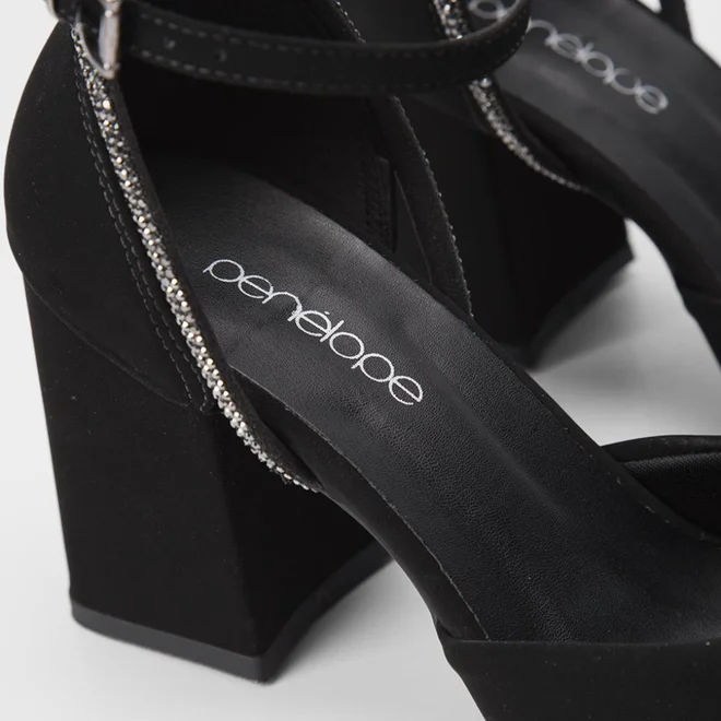 Scarpin Feminino Penélope Tira Strass Nobuck Preto