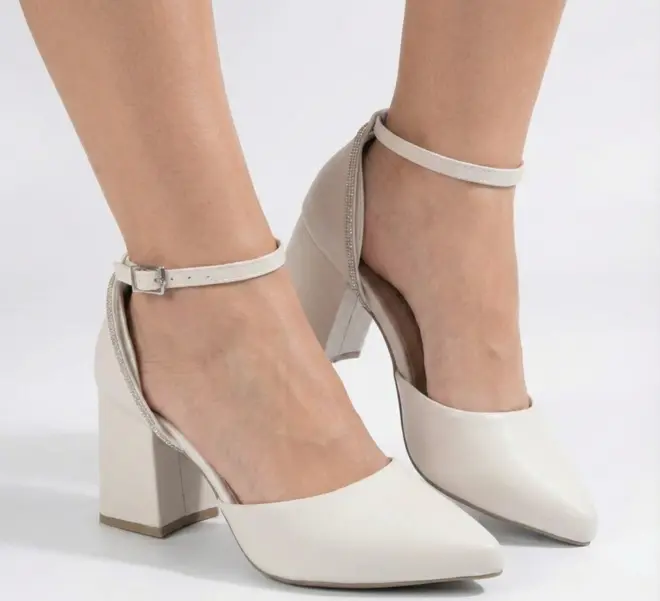 Scarpin Feminino Penélope Tira Strass Off White