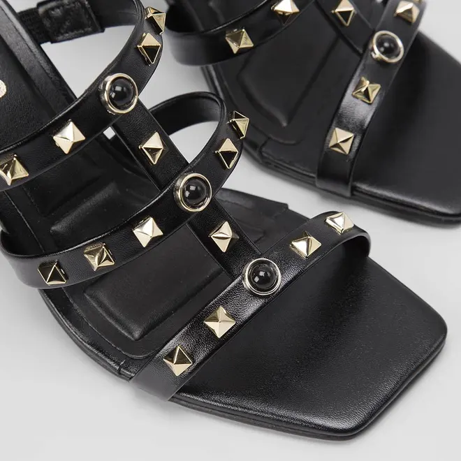 Tamanco Gabriela Salto Fino Tachas Preto