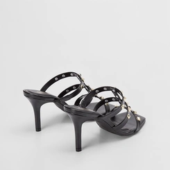 Tamanco Gabriela Salto Fino Tachas Preto