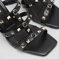 Tamanco Gabriela Salto Fino Tachas Preto