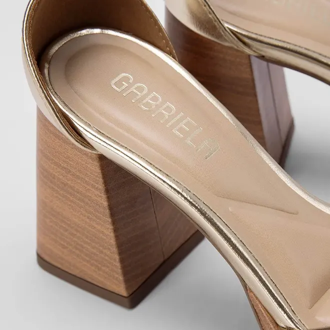 Sandália Gabriela Salto Flare Decote Dourado