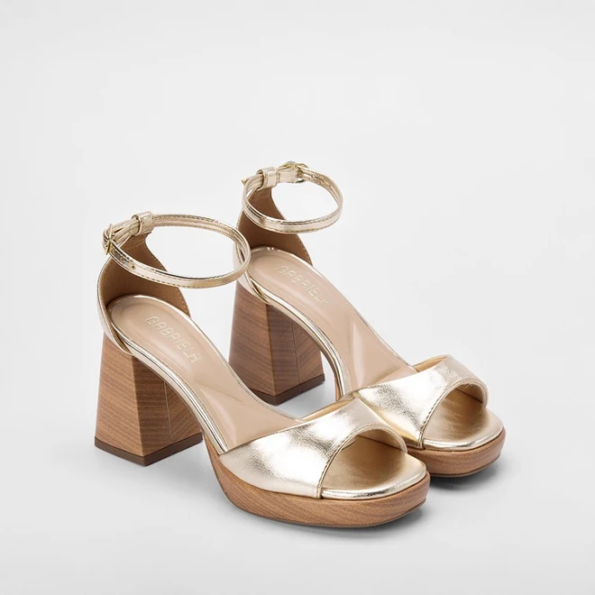 Sandália Gabriela Salto Flare Decote Dourado