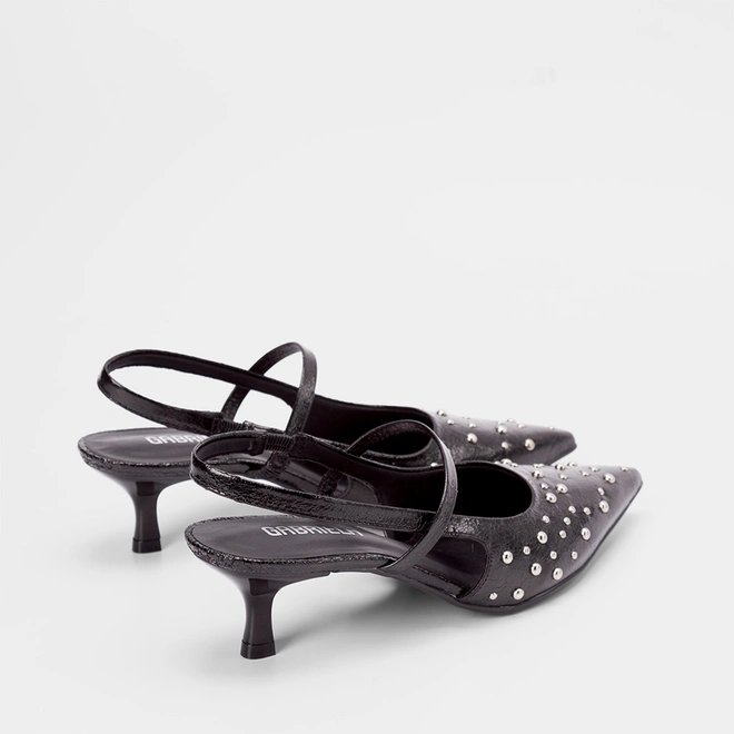 Scarpin Slingback Gabriela Salto Fino Rebite Preto