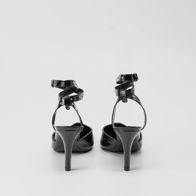 Scarpin Slingback Gabriela Tiras Cruzadas Rebite Preto
