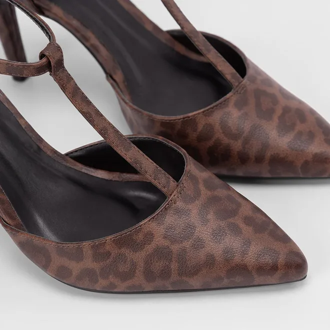 Scarpin Gabriela Salto Alto Fino Detalhe Tira Onça