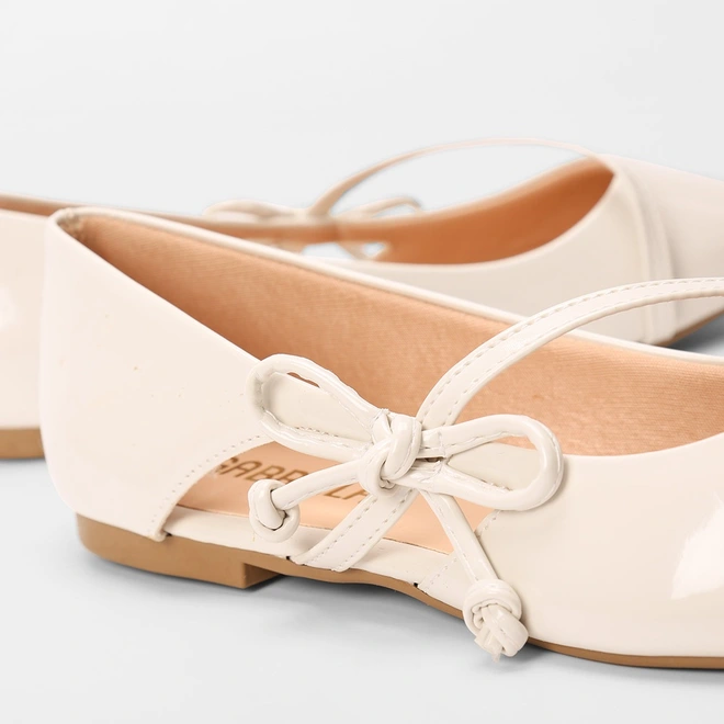 Sapatilha Gabriela Detalhe Laço Lateral Off White