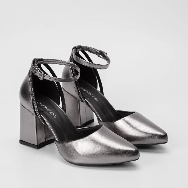 Scarpin Feminino Penélope Tira Strass Metalizado Grafite