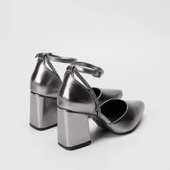 Scarpin Feminino Penélope Tira Strass Metalizado Grafite
