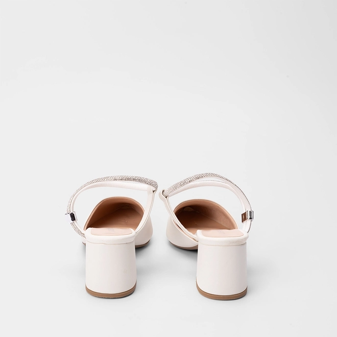 Scarpin Slingback Feminino Penélope Salto Geométrico Tira Strass Off White