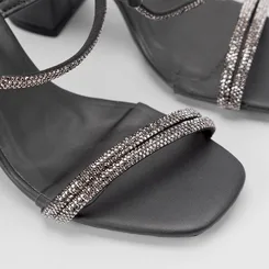 Sandália Penélope Tira Regulável Strass Preto