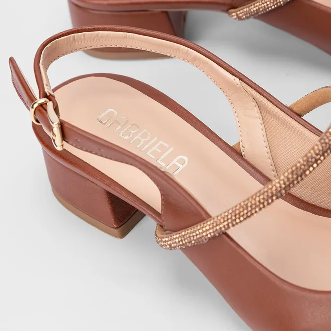 Scarpin Slingback Feminino Gabriela Detalhe Tira Strass Caramelo