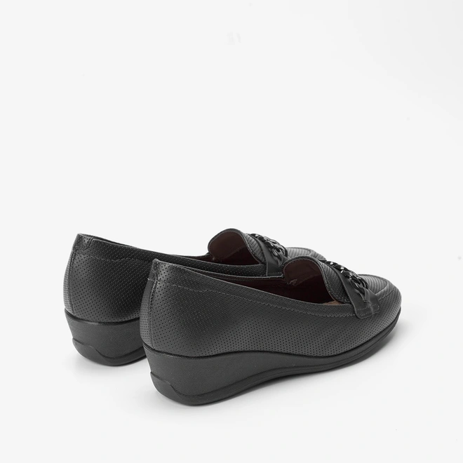 Mocassim Modare Ultraconforto Anabela Detalhe Perfuros & Corrente Preto