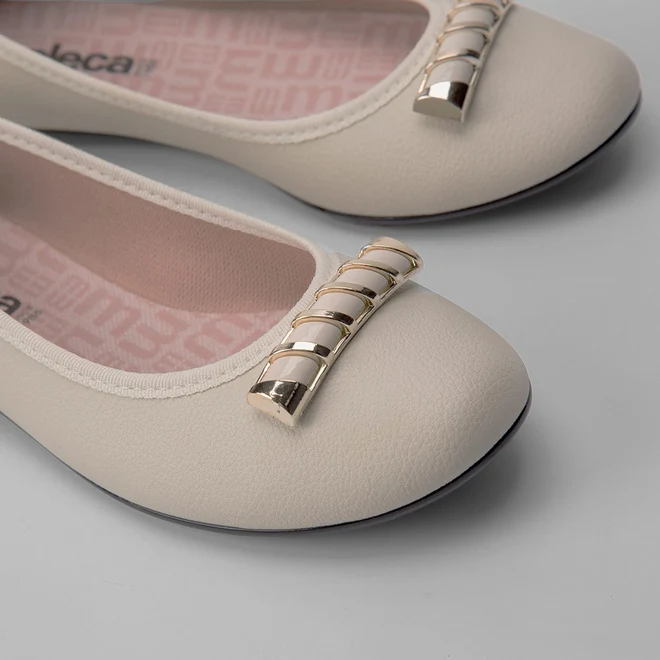 Sapatilha Moleca Detalhe Enfeite Metalizado Off White