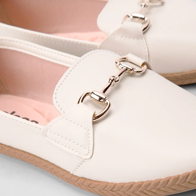 Sapatilha Alpargata Moleca Detalhe Fivela Off White