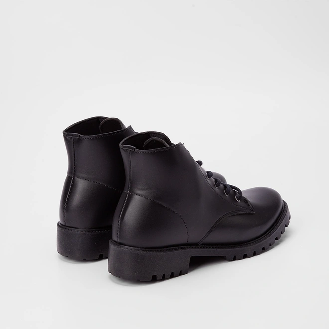 Bota Coturno Penélope Tratorada Preto