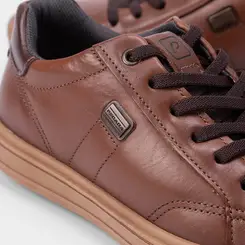 Sapatênis Masculino Pegada Pespontos Detalhe Logo Couro Marrom