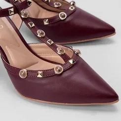 Scarpin Slingback Gabriela Salto Fino Tachas & Pedrarias Vinho