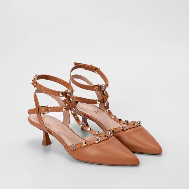 Scarpin Slingback Gabriela Salto Taça Tachas & Pedrarias Caramelo