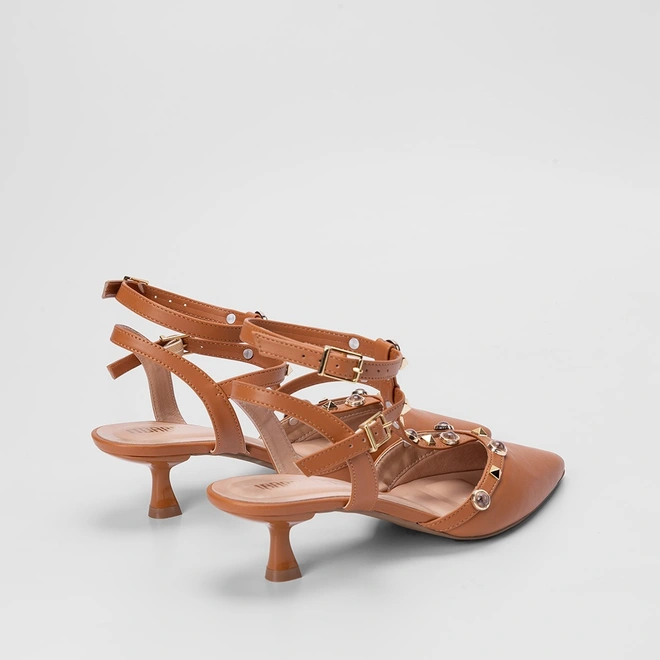 Scarpin Slingback Gabriela Salto Taça Tachas & Pedrarias Caramelo