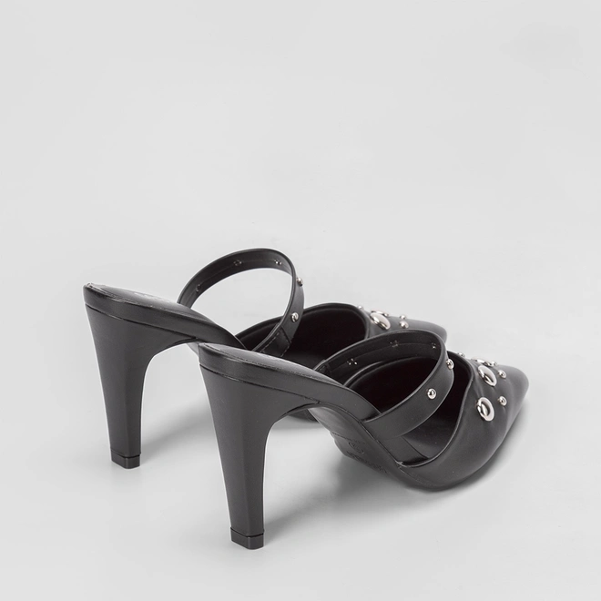 Mule Gabriela Salto Fino Rebites Preto