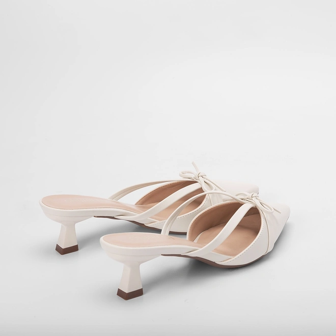 Mule Feminino Gabriela Salto Médio Flare Enfeite Laço Off White