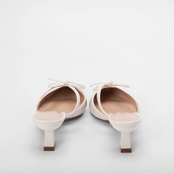 Mule Feminino Gabriela Salto Médio Flare Enfeite Laço Off White
