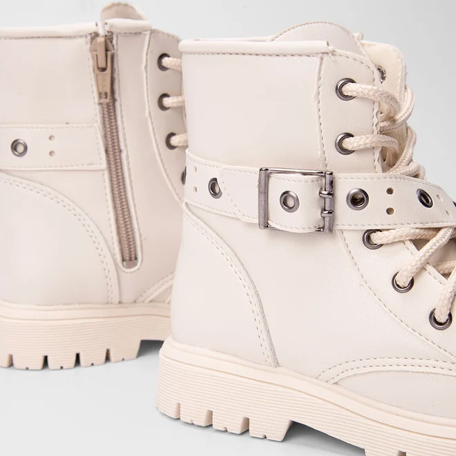 Bota Coturno Infantil Gabrielinha Detalhe Fivela Off White