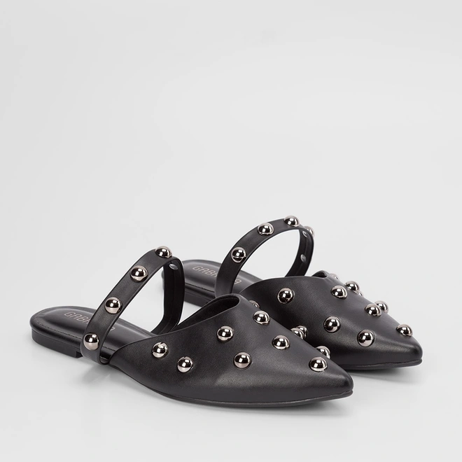 Mule Gabriela Decote Tira & Rebite Preto