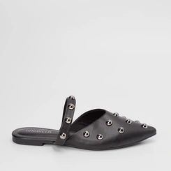 Mule Gabriela Decote Tira & Rebite Preto