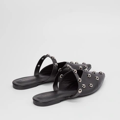 Mule Gabriela Decote Tira & Rebite Preto