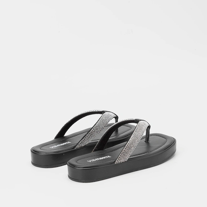 Tamanco Via Marte Flat Tira de Dedo Strass Preto