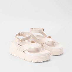 Sandália Moleca Plataforma Tiras de Dedo Off White
