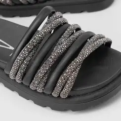 Tamanco Flat Vizzano Tiras Entrelaçadas Strass Preto