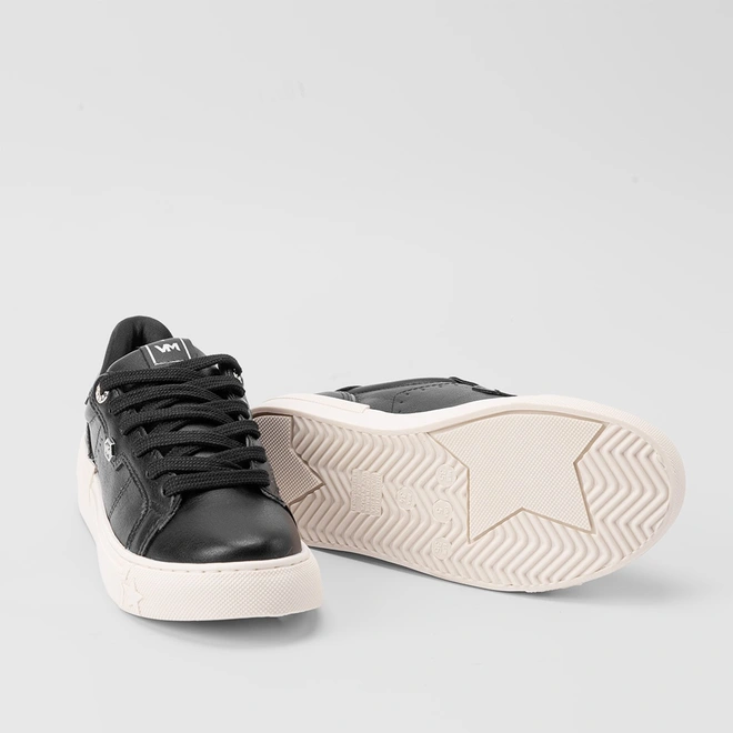 Tênis Via Marte Feminino Recorte Verniz Ilhós Strass Preto