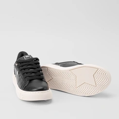 Tênis Via Marte Feminino Recorte Verniz Ilhós Strass Preto