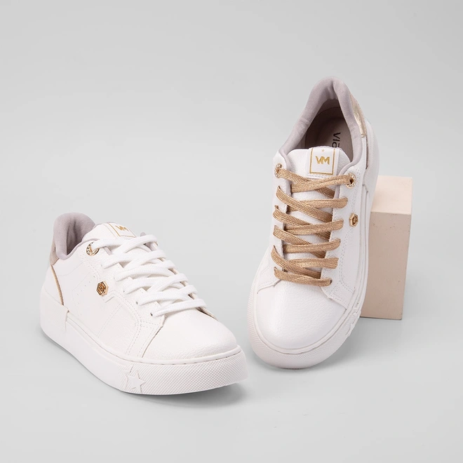 Tênis Via Marte Feminino: Recortes Ilhós Strass Dourado Branco