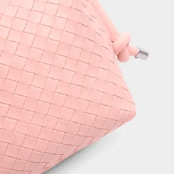 Bolsa Transversal Penélope Pequena Tressê Detalhe Alça Nó Rosa