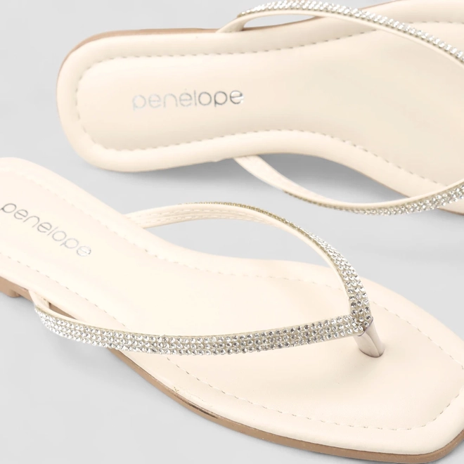 Rasteira Feminina Penélope Tiras de Dedo Strass Off White