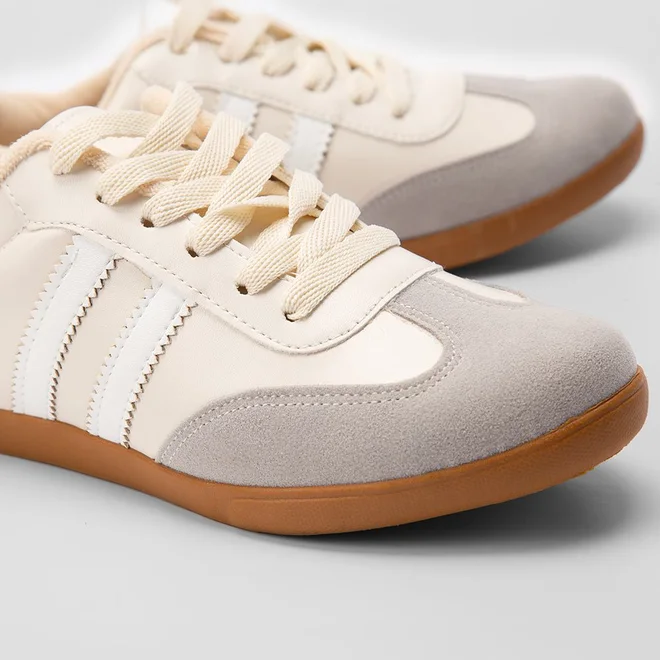 Tênis Casual Feminino Penélope Detalhe Recorte Nobuck Bege & Cinza