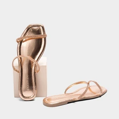 Rasteira Feminina Penélope Tiras Slim Strass Metalizada Ouro Rose