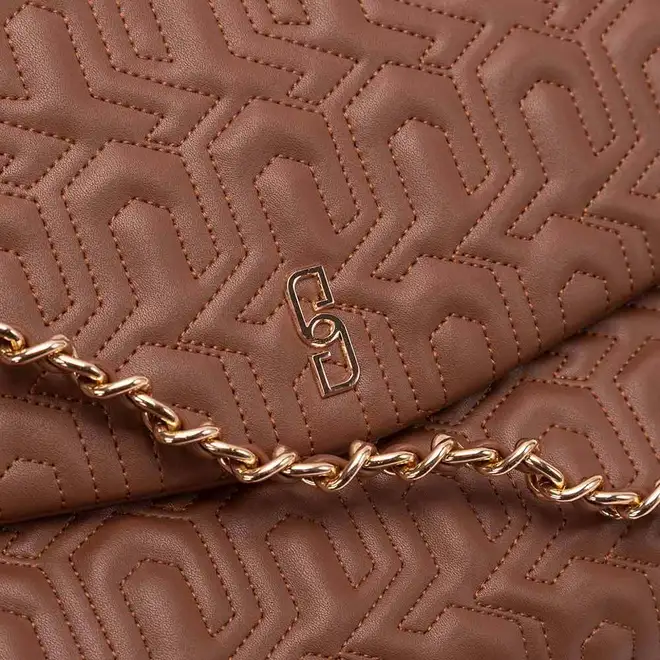 Bolsa Envelope Média Gabriela Monograma Marrom