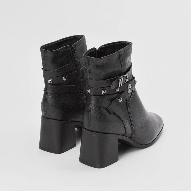 Ankle Boot Bottero Couro Salto Médio Fivela & Tachas Preto