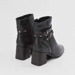 Ankle Boot Bottero Couro Salto Médio Fivela & Tachas Preto
