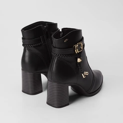 Ankle Boot Feminina Dakota Fivela Tira Tressê Detalhe Metalizado Preto