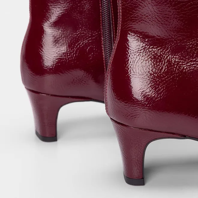 Ankle Boot Gabriela Salto Reto Texturizada Vinho